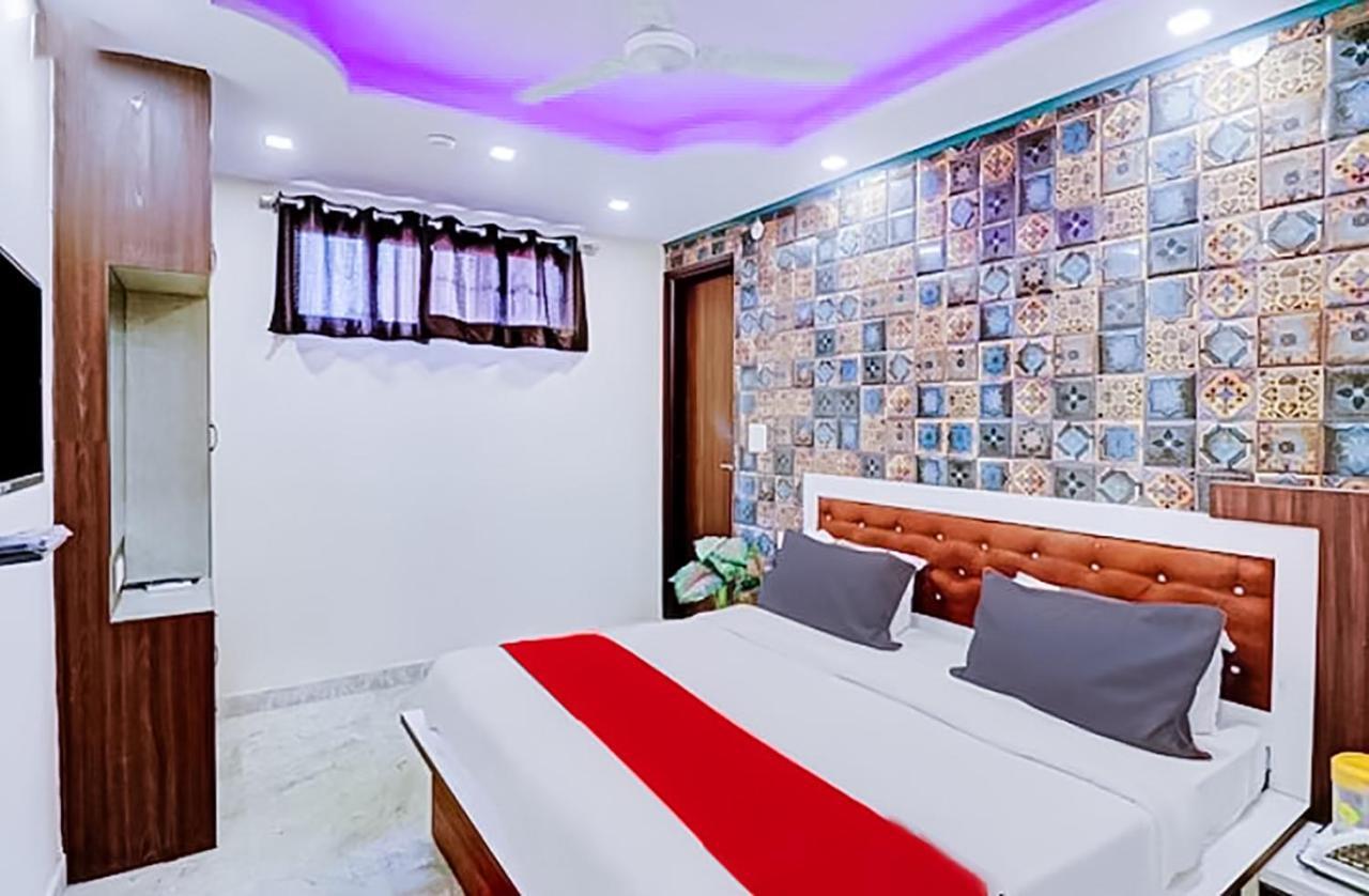 Eco - Near Anand Vihar New Delhi