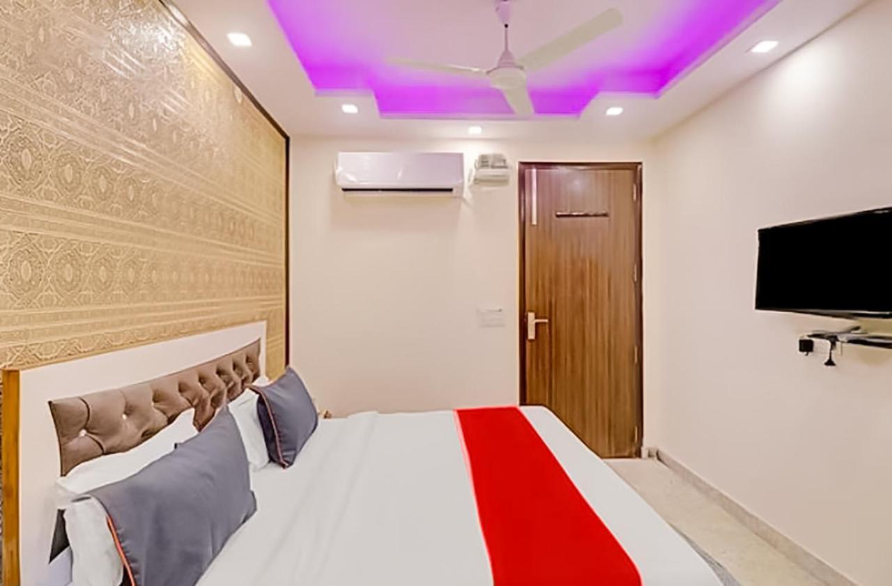 Eco - Near Anand Vihar Hotel New Delhi