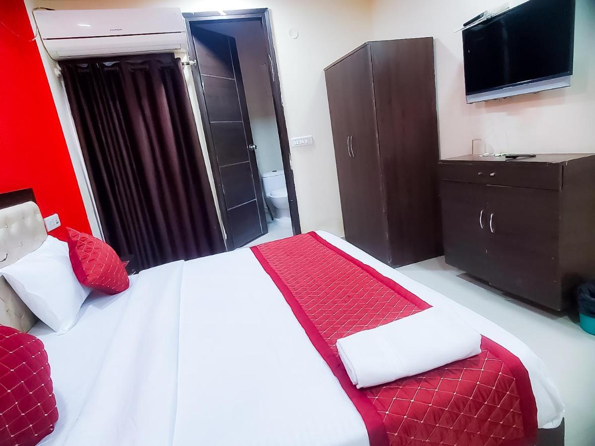 Hotel Eco - Near Anand Vihar 3*